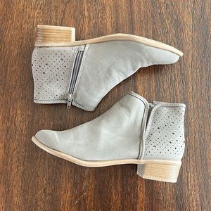 Wonder Nation Grey Suede Star Cutout Boots
